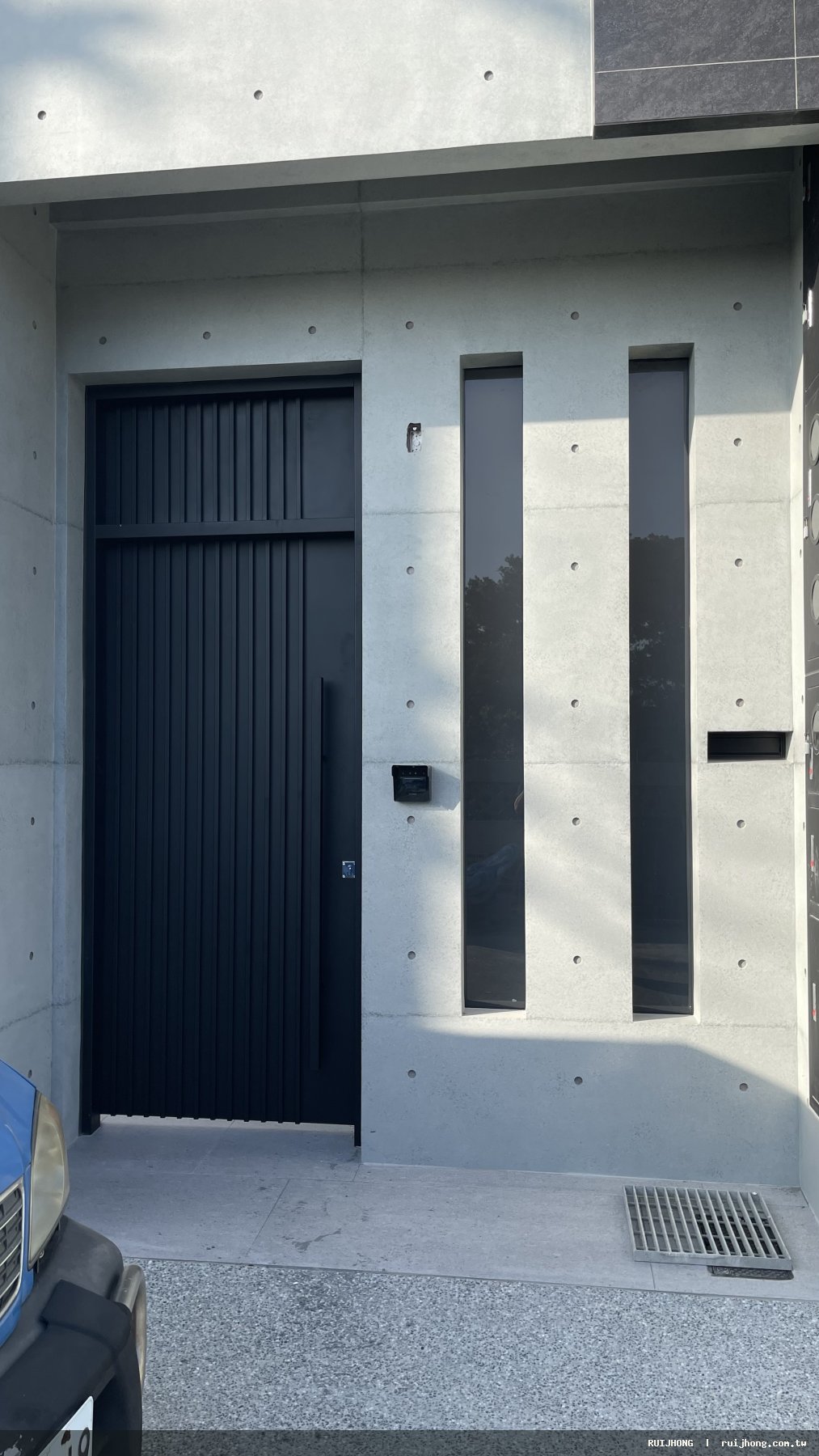 ST烤漆格柵式推門